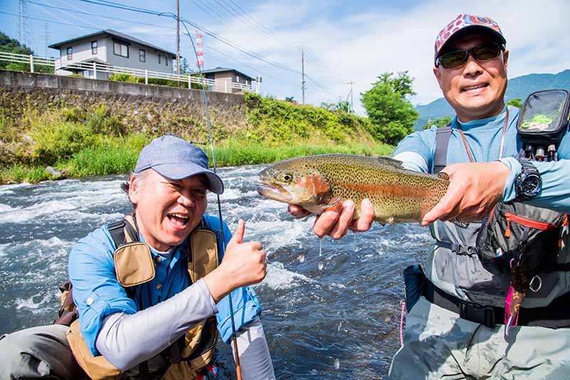 山梨県／桂川 メジャーフィールドで楽しむトラウトゲームの作法 | つり